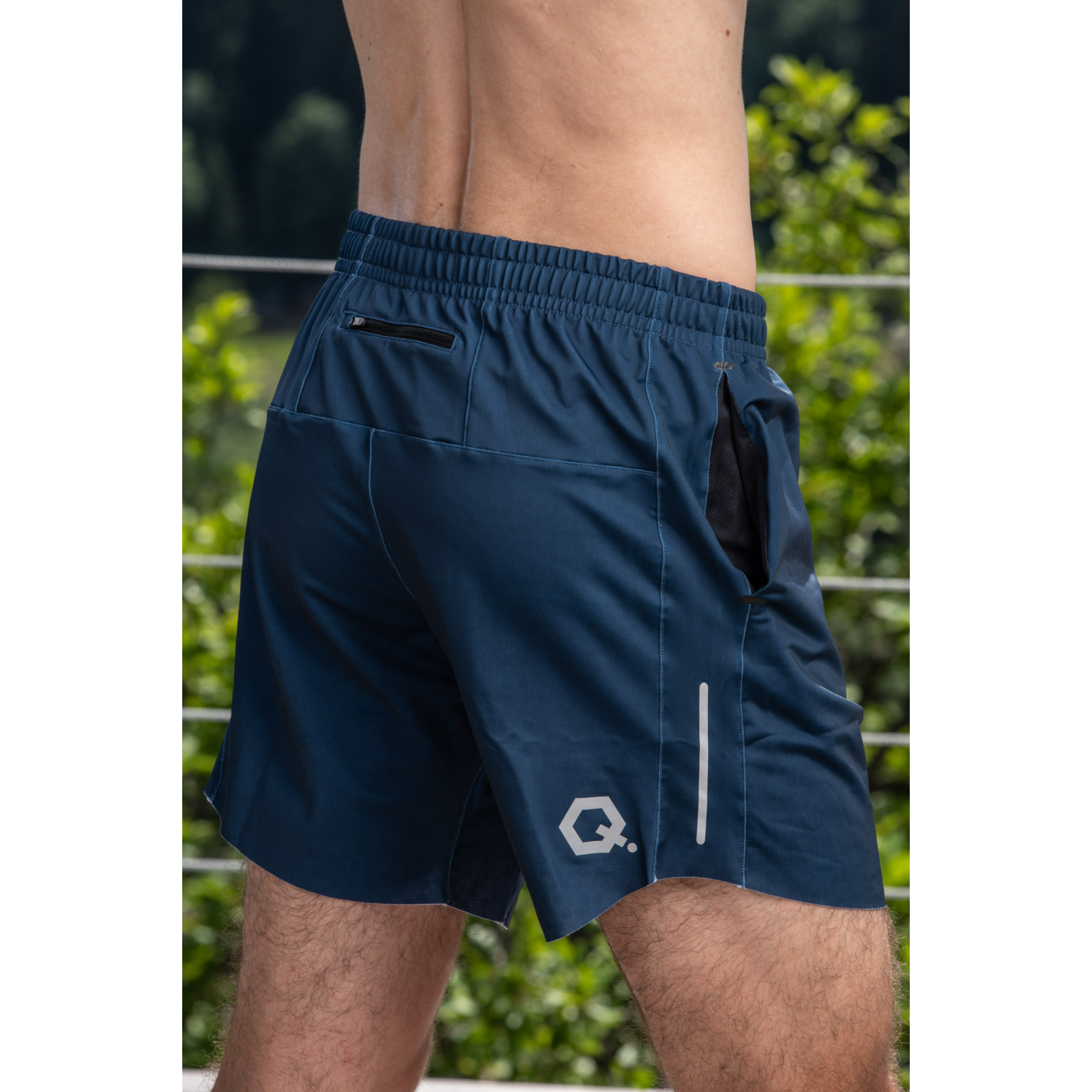 SHORT WITH SIDE POCKETS