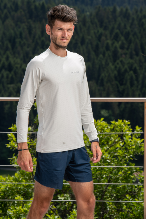 LANGARMSHIRT IN LOCKERER PASSFORM